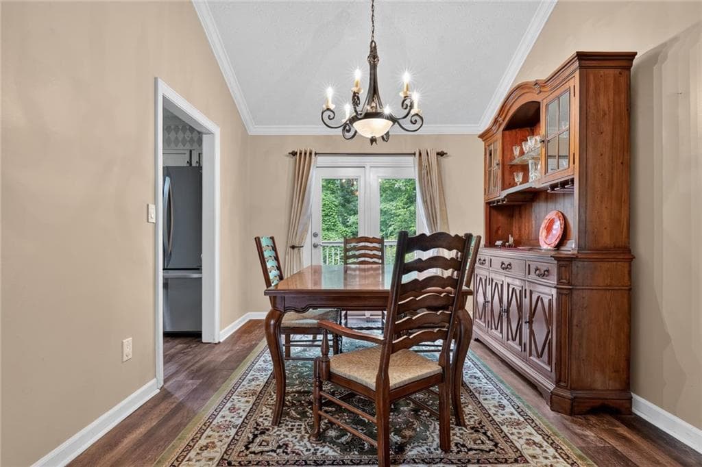 4 bedroom, 2 bathroom, 1,922 sq ft single family residence for sale at 9640 Pine Thicket Way, Roswell, GA 30075 — photo 5