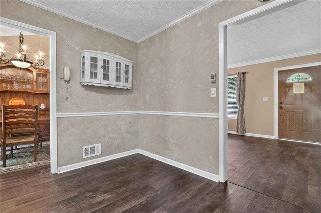 4 bedroom, 2 bathroom, 1,922 sq ft single family residence for sale at 9640 Pine Thicket Way, Roswell, GA 30075 — photo 9