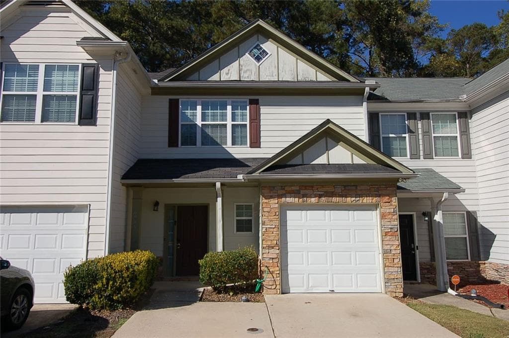 3 bedroom, 3 bathroom, 1,396 sq ft townhouse for sale at 6956 Rogers Point, Lithonia, GA 30058 — photo 1 of 20