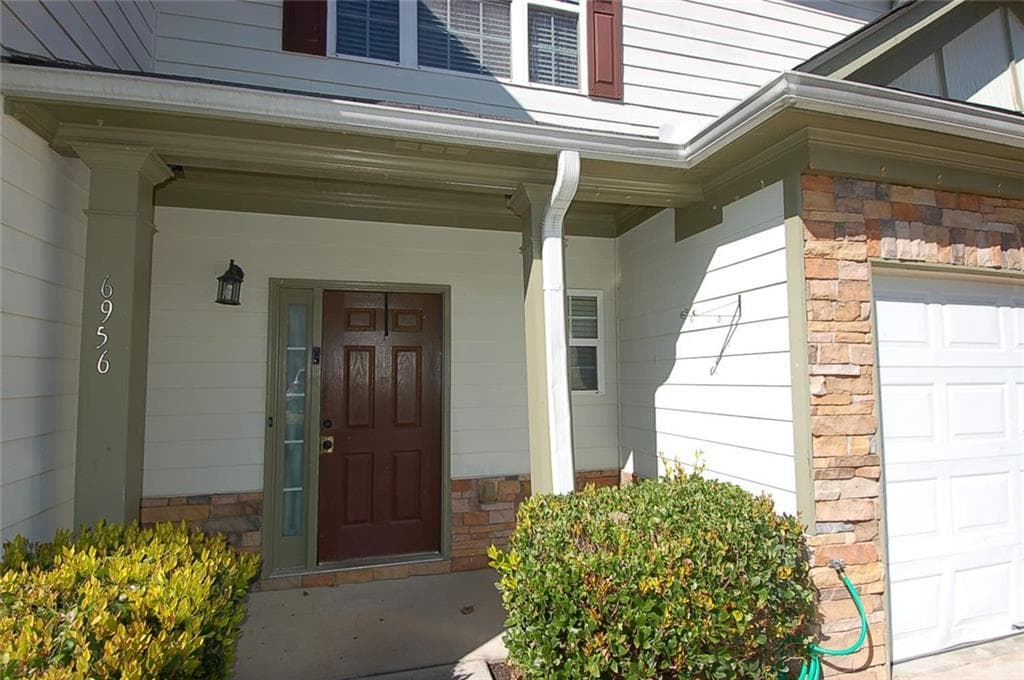 3 bedroom, 3 bathroom, 1,396 sq ft townhouse for sale at 6956 Rogers Point, Lithonia, GA 30058 — photo 2