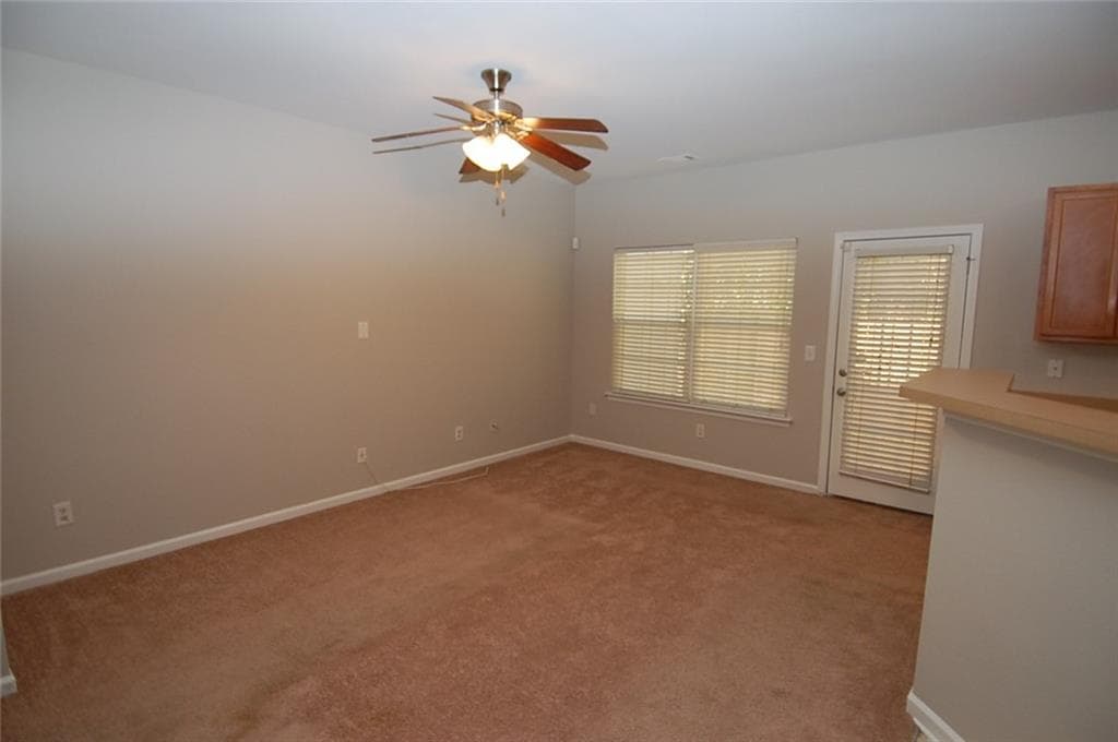 3 bedroom, 3 bathroom, 1,396 sq ft townhouse for sale at 6956 Rogers Point, Lithonia, GA 30058 — photo 7