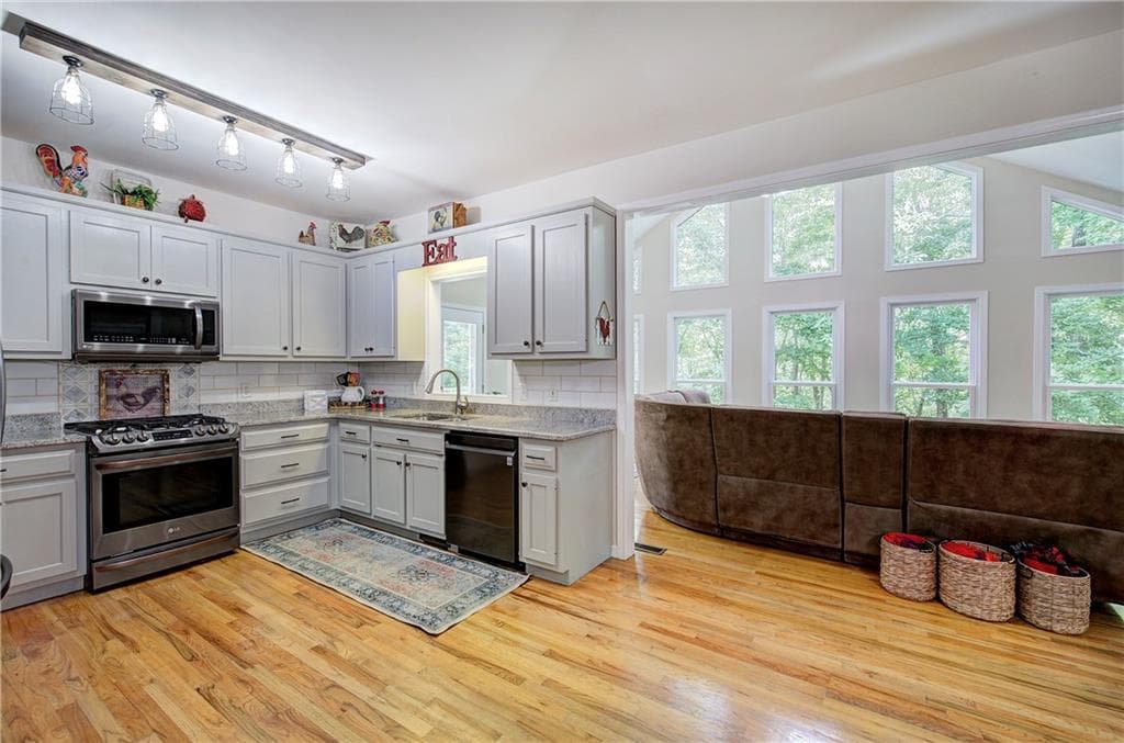 3 bedroom, 4 bathroom, 3,446 sq ft single family residence for sale at 376 Alpine Drive, Jasper, GA 30143 — photo 8