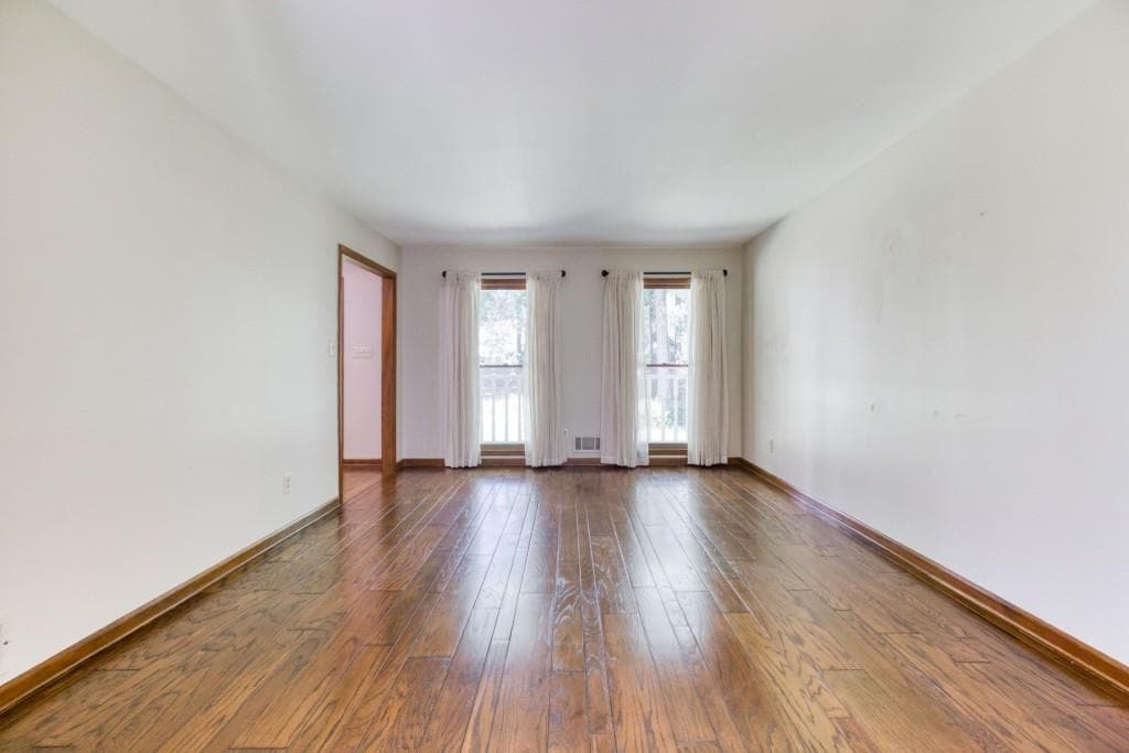 5 bedroom, 4 bathroom, 3,476 sq ft single family residence for sale at 3970 Governors Circle, Loganville, GA 30052 — photo 6