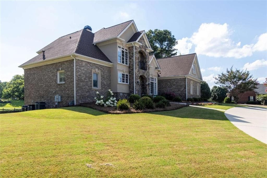 6 bedroom, 6 bathroom, 8,000 sq ft single family residence for sale at 105 Muirfield Way, Carrollton, GA 30116 — photo 2