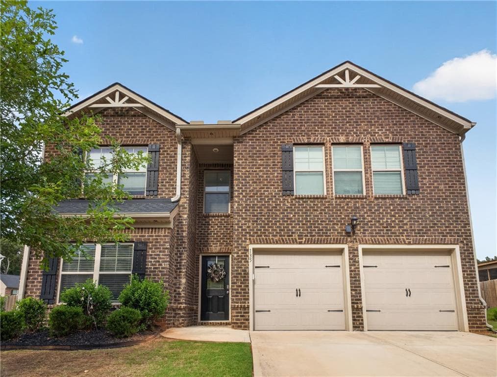 5 bedroom, 3 bathroom, 2,514 sq ft single family residence under contract at 135 Twin Lakes Drive, Covington, GA 30016 — photo 2