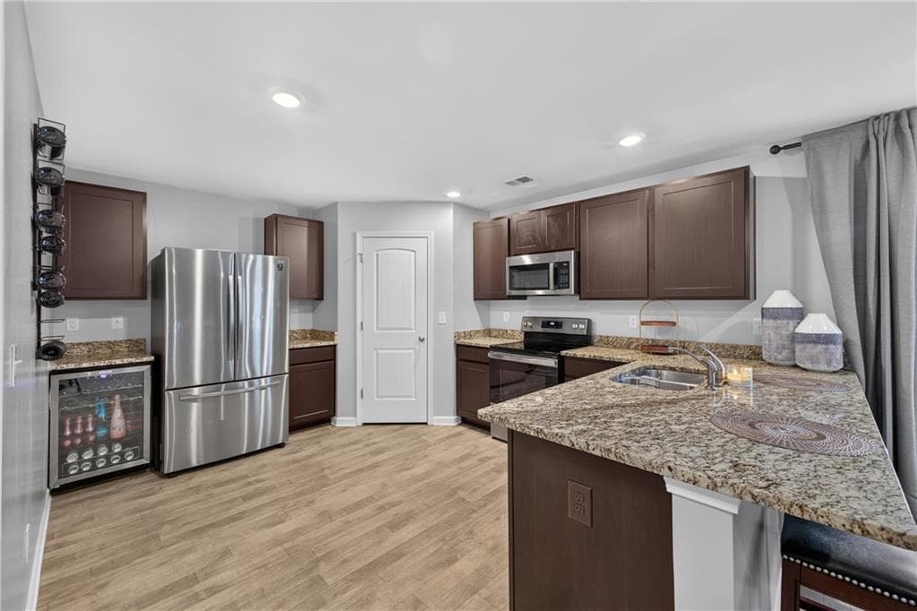 5 bedroom, 3 bathroom, 2,514 sq ft single family residence under contract at 135 Twin Lakes Drive, Covington, GA 30016 — photo 8