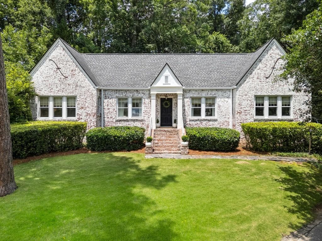 3 bedroom, 2 bathroom, 2,098 sq ft single family residence sold at 515 Collier Road, Atlanta, GA 30318