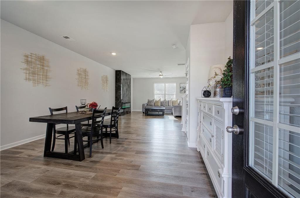 4 bedroom, 3 bathroom, 2,172 sq ft single family residence for sale at 502 Mcginnis Circle, Calhoun, GA 30701 — photo 4