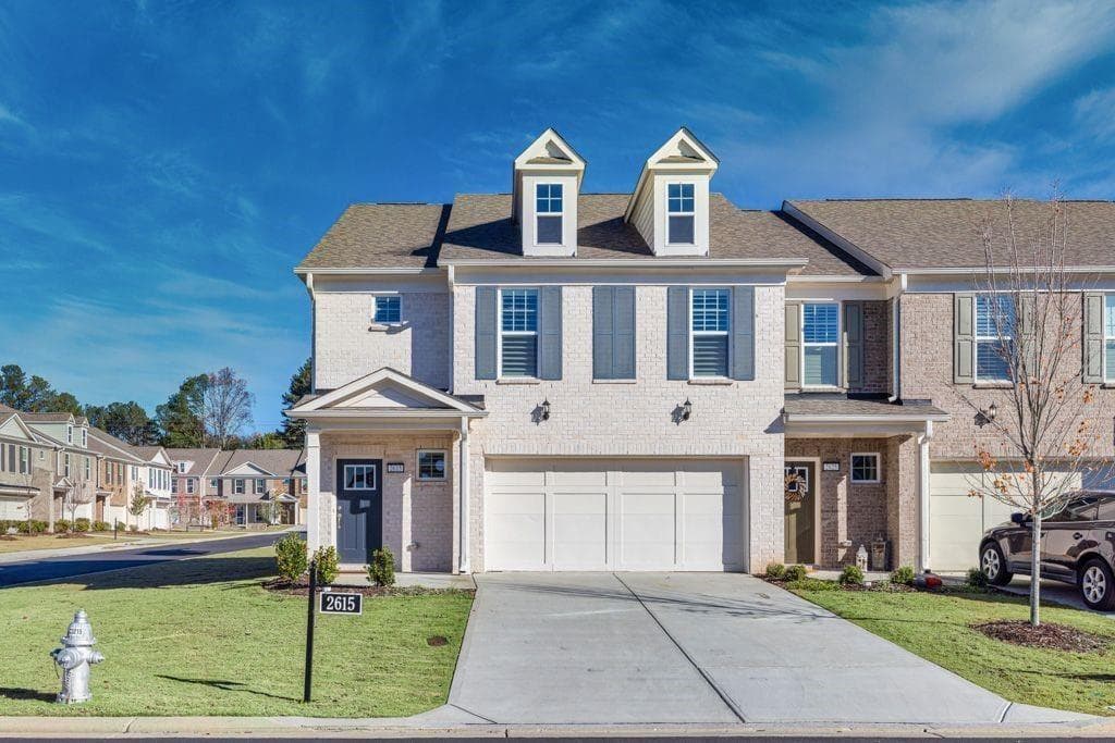 3 bedroom, 3 bathroom, 1,998 sq ft townhouse for rent at 2615 Quaterdeck Drive, Cumming, GA 30041 for $2,450 a month — photo 1 of 23