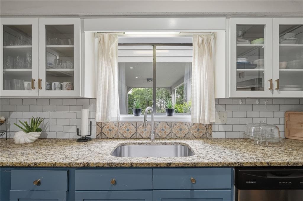 3 bedroom, 3 bathroom, 1,759 sq ft townhouse for sale at 6160 Brookwood Road, Peachtree Corners, GA 30092 — photo 7