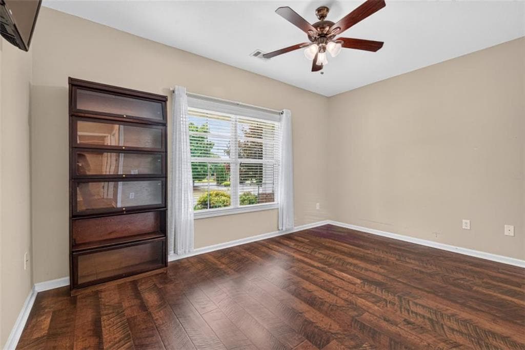 3 bedroom, 2 bathroom, 1,826 sq ft single family residence for sale at 305 Victory Circle, Commerce, GA 30529 — photo 4