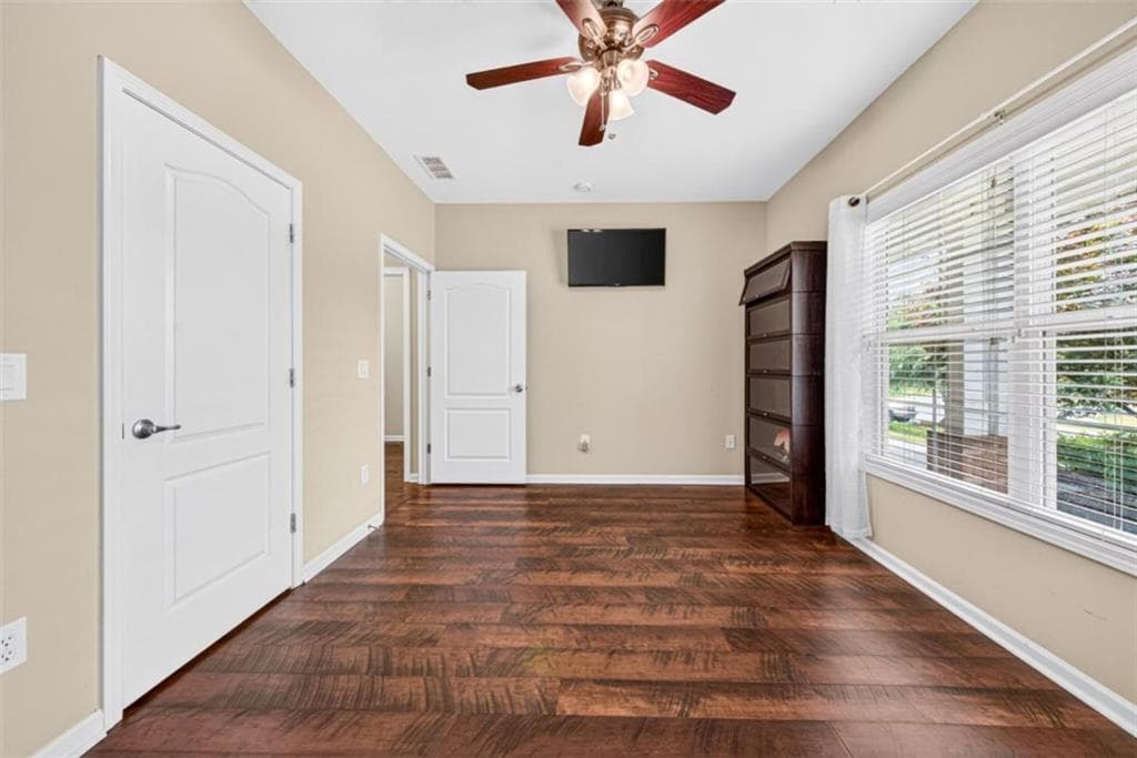 3 bedroom, 2 bathroom, 1,826 sq ft single family residence for sale at 305 Victory Circle, Commerce, GA 30529 — photo 6