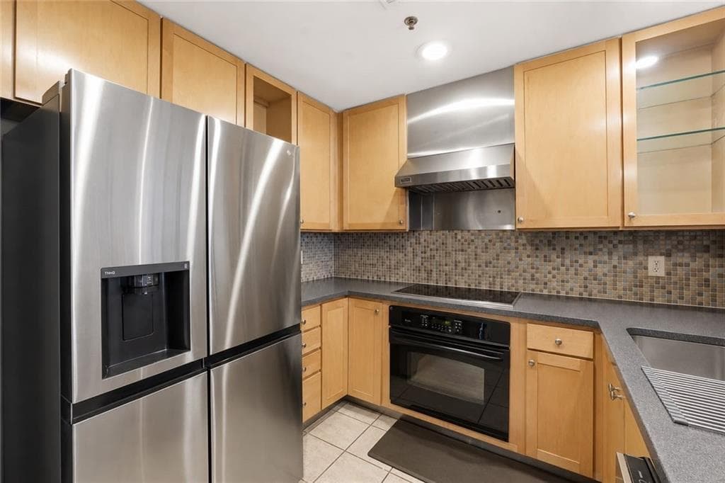 1 bedroom, 1 bathroom, 895 sq ft condominium for sale at 285 Centennial Olympic Park Drive 1107, Atlanta, GA 30313 — photo 3