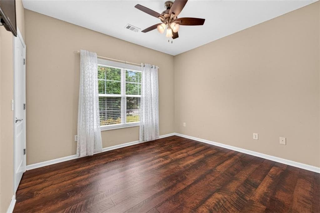 3 bedroom, 2 bathroom, 1,826 sq ft single family residence for sale at 305 Victory Circle, Commerce, GA 30529 — photo 7