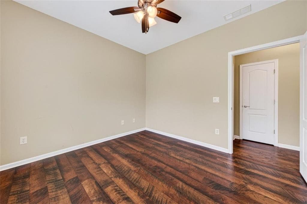 3 bedroom, 2 bathroom, 1,826 sq ft single family residence for sale at 305 Victory Circle, Commerce, GA 30529 — photo 8