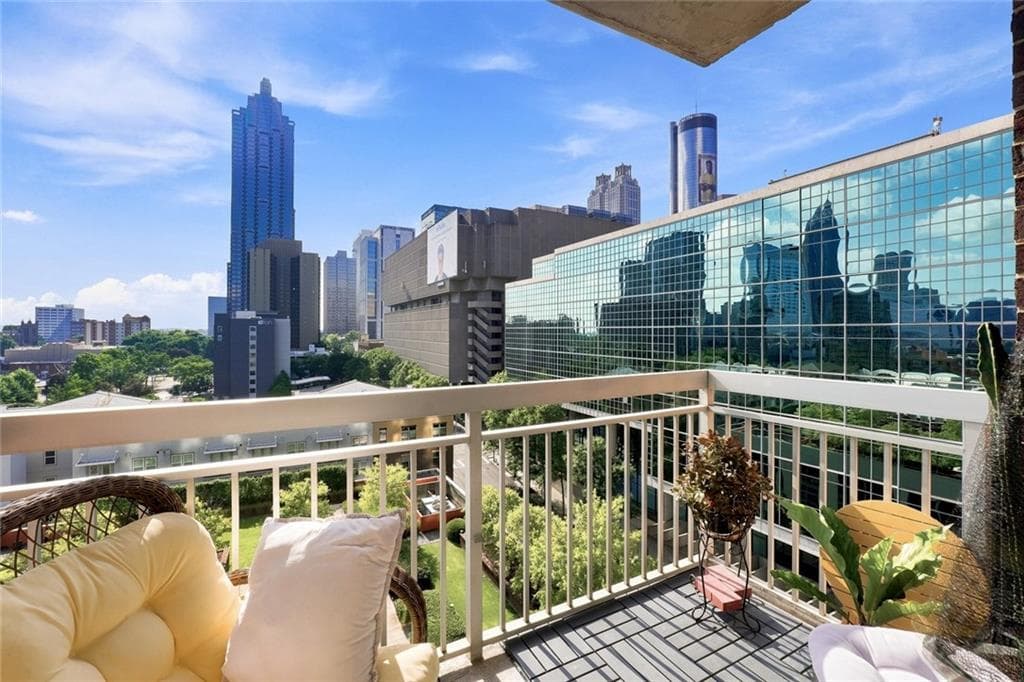 1 bedroom, 1 bathroom, 895 sq ft condominium for sale at 285 Centennial Olympic Park Drive 1107, Atlanta, GA 30313 — photo 5