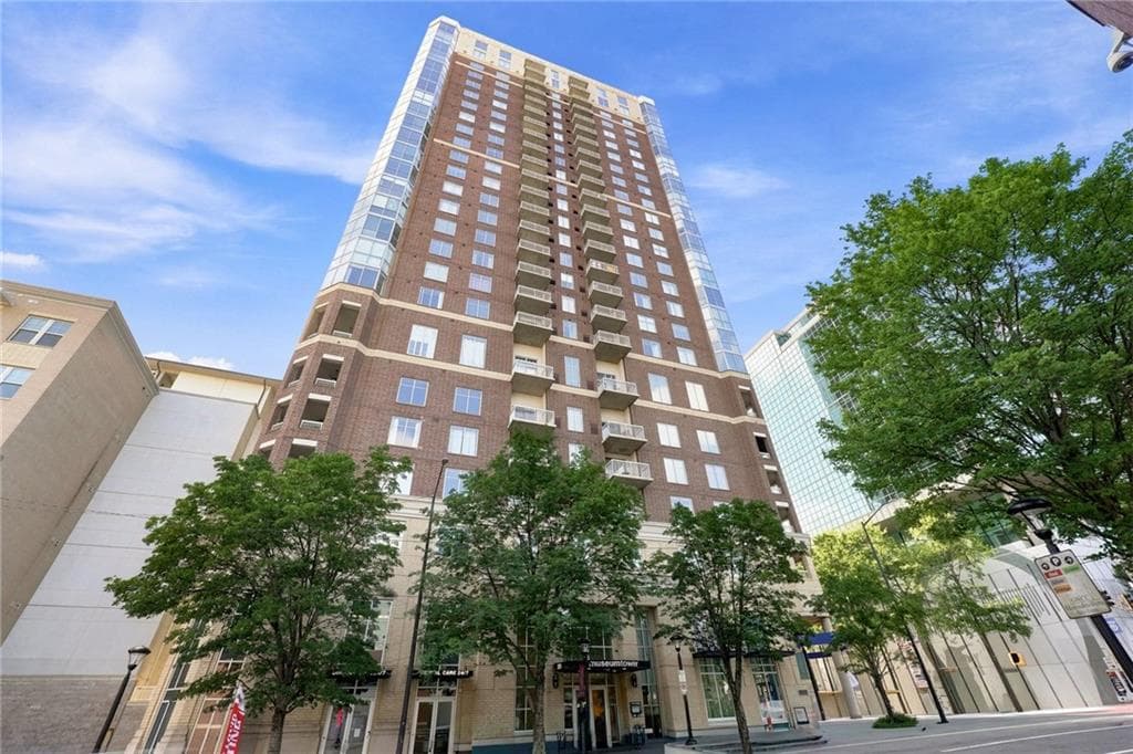 1 bedroom, 1 bathroom, 895 sq ft condominium for sale at 285 Centennial Olympic Park Drive 1107, Atlanta, GA 30313 — photo 6