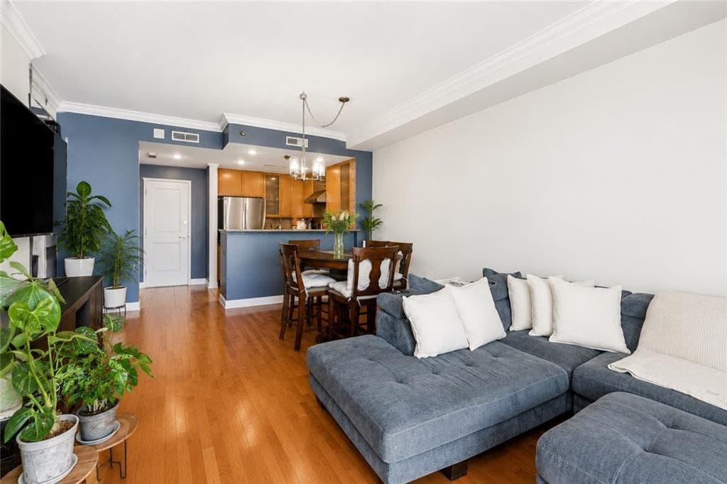 1 bedroom, 1 bathroom, 895 sq ft condominium for sale at 285 Centennial Olympic Park Drive 1107, Atlanta, GA 30313 — photo 8