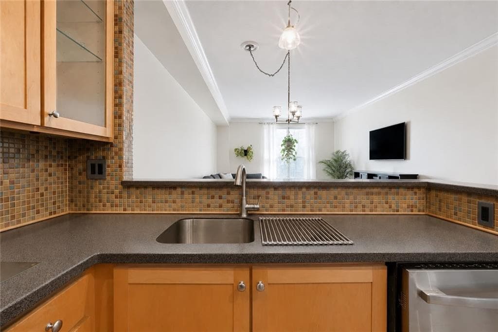 1 bedroom, 1 bathroom, 895 sq ft condominium for sale at 285 Centennial Olympic Park Drive 1107, Atlanta, GA 30313 — photo 10