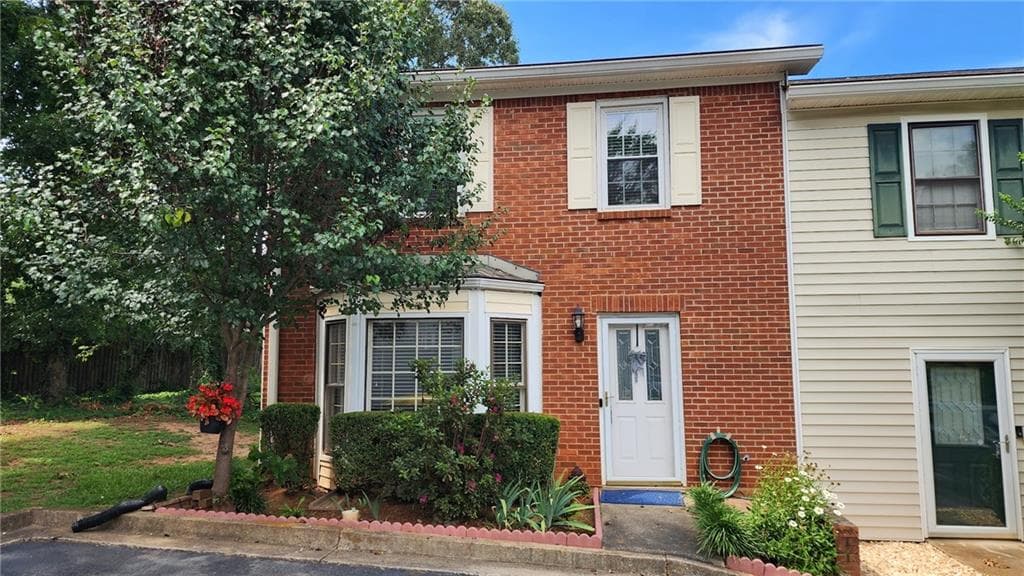 2 bedroom, 3 bathroom, 1,244 sq ft condominium for sale at 284 Shaded Oaks Lane, Marietta, GA 30067