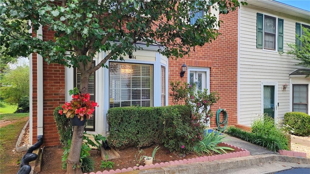2 bedroom, 3 bathroom, 1,244 sq ft condominium for sale at 284 Shaded Oaks Lane, Marietta, GA 30067 — photo 2
