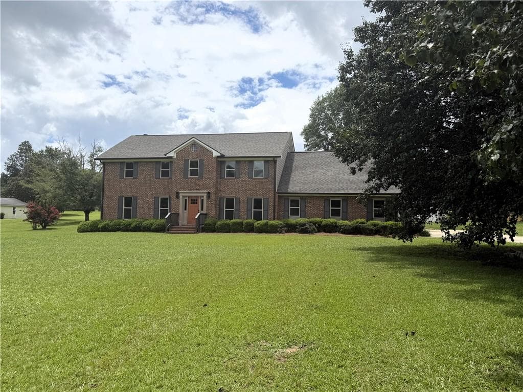 5 bedroom, 3 bathroom, 3,137 sq ft single family residence under contract at 910 Kite Lake Trail, Fayetteville, GA 30214