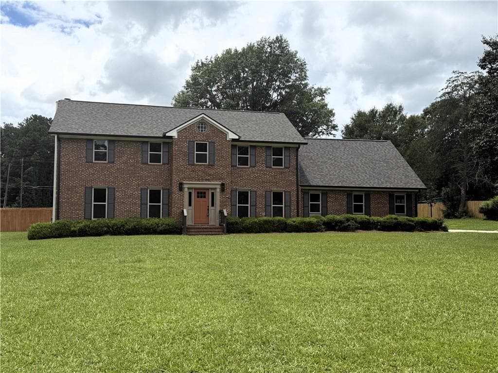 5 bedroom, 3 bathroom, 3,137 sq ft single family residence under contract at 910 Kite Lake Trail, Fayetteville, GA 30214 — photo 2