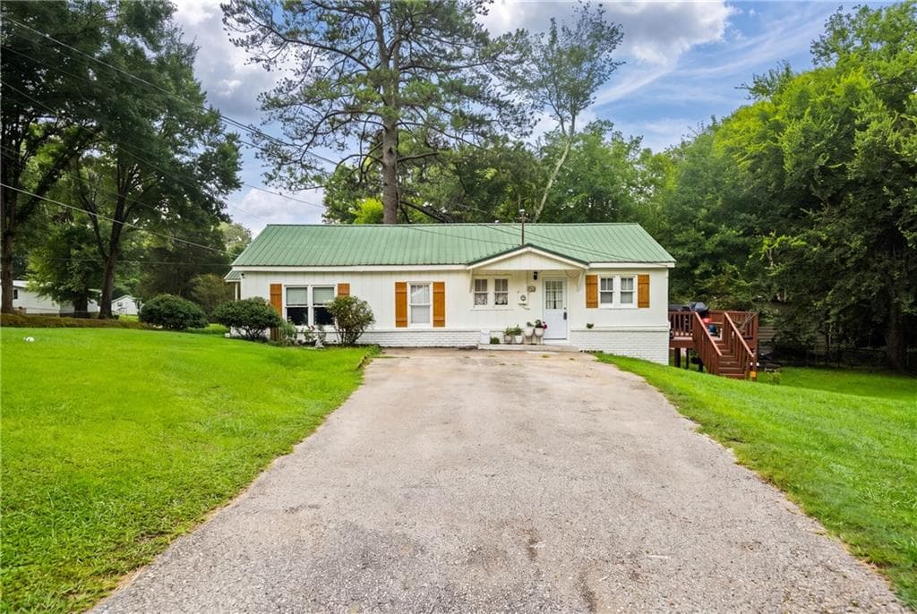 3 bedroom, 1 bathroom, 1,080 sq ft single family residence under contract at 44 Baker Road, Cartersville, GA 30120