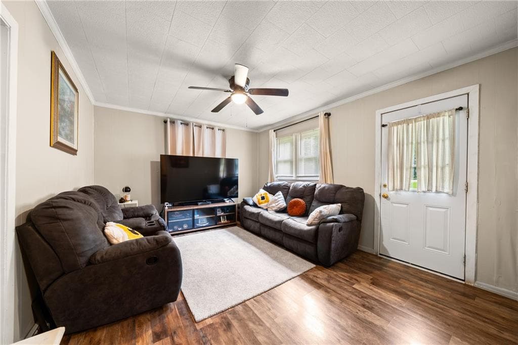 3 bedroom, 1 bathroom, 1,080 sq ft single family residence under contract at 44 Baker Road, Cartersville, GA 30120 — photo 3