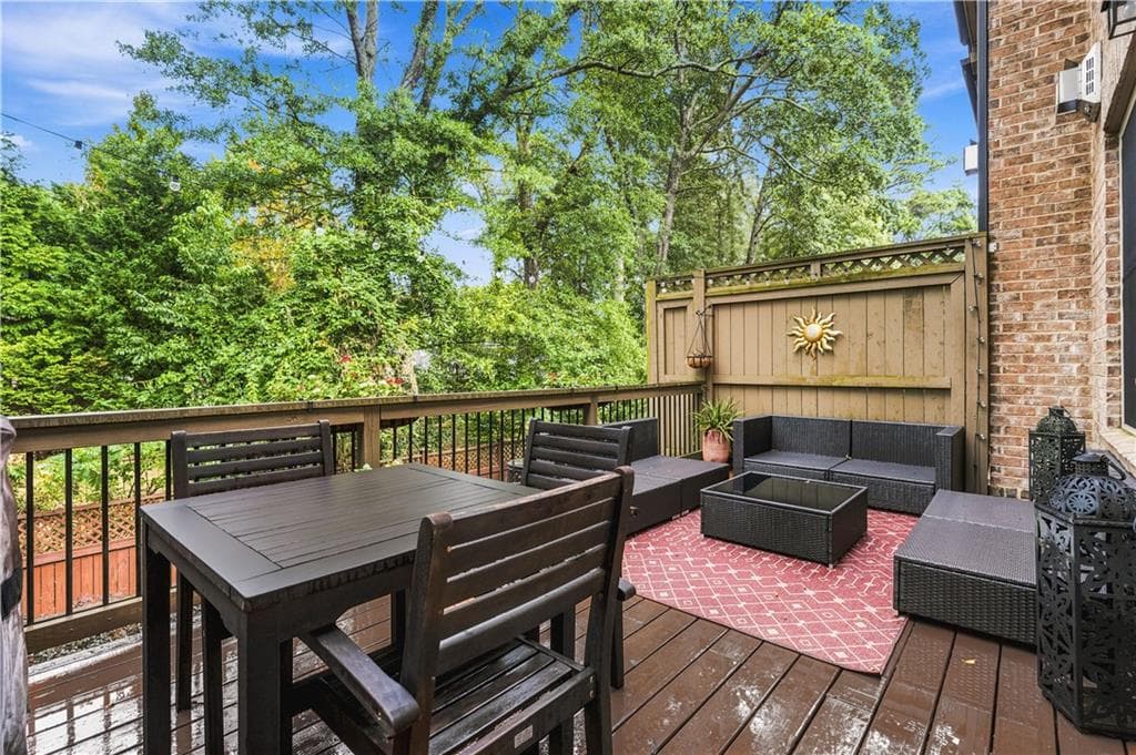 3 bedroom, 4 bathroom, 2,212 sq ft townhouse for sale at 519 Ansley Circle, Atlanta, GA 30324 — photo 2