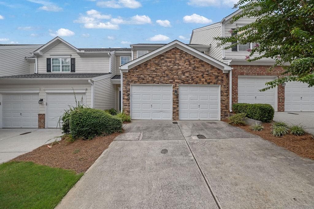 2 bedroom, 3 bathroom, 1,624 sq ft townhouse for sale at 2280 Nottley Drive, Marietta, GA 30066
