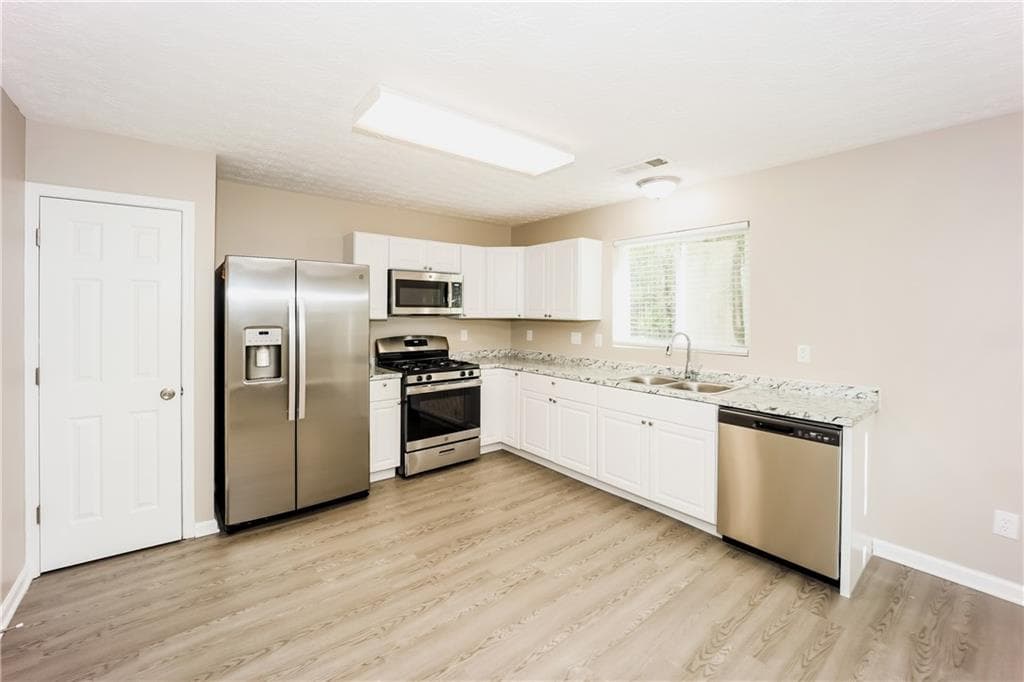 3 bedroom, 2 bathroom, 1,448 sq ft single family residence for rent at 3530 Sable Glen Lane, Atlanta, GA 30349 for $1,905 a month — photo 3