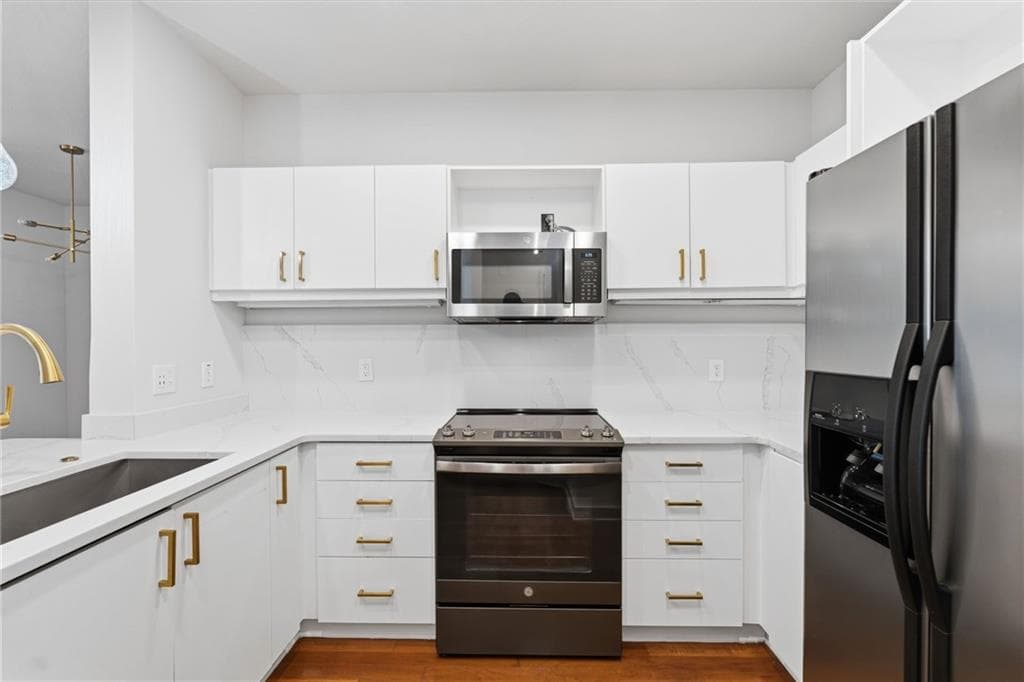 1 bedroom, 1 bathroom, 915 sq ft condominium for sale at 390 17th Street 4052, Atlanta, GA 30363 — photo 3