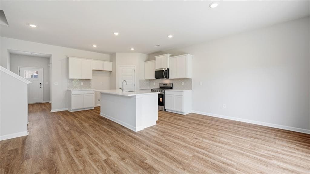 5 bedroom, 3 bathroom, 2,511 sq ft single family residence for sale at 590 Great Salt Lane, Hoschton, GA 30548 — photo 8