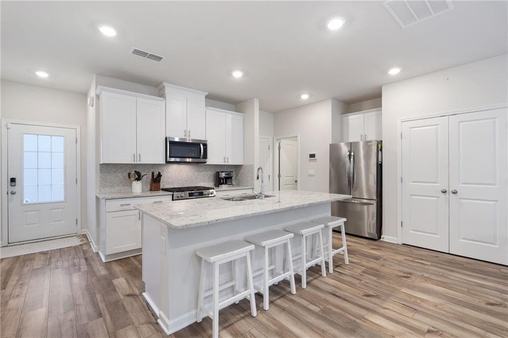 3 bedroom, 3 bathroom, 1,880 sq ft townhouse for sale at 350 Timberland Avenue, Dawsonville, GA 30534 — photo 3