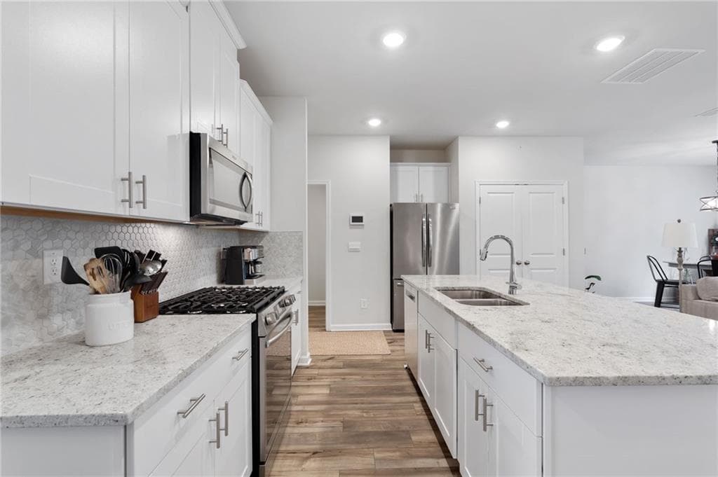 3 bedroom, 3 bathroom, 1,880 sq ft townhouse for sale at 350 Timberland Avenue, Dawsonville, GA 30534 — photo 4