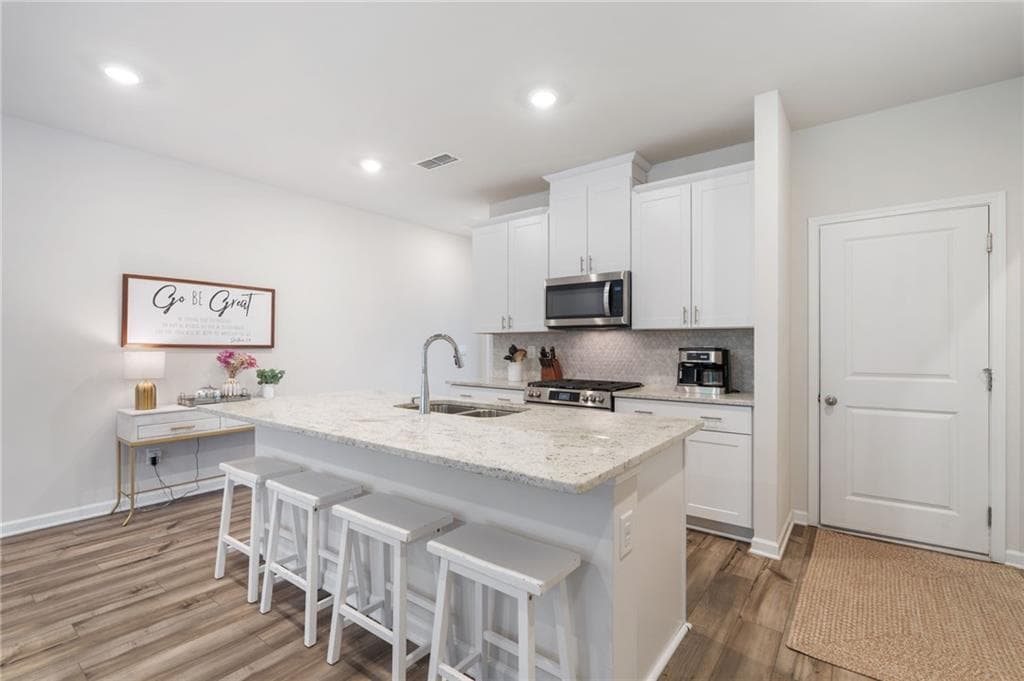 3 bedroom, 3 bathroom, 1,880 sq ft townhouse for sale at 350 Timberland Avenue, Dawsonville, GA 30534 — photo 6