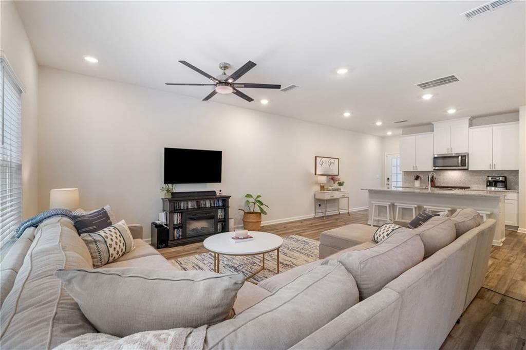 3 bedroom, 3 bathroom, 1,880 sq ft townhouse for sale at 350 Timberland Avenue, Dawsonville, GA 30534 — photo 7