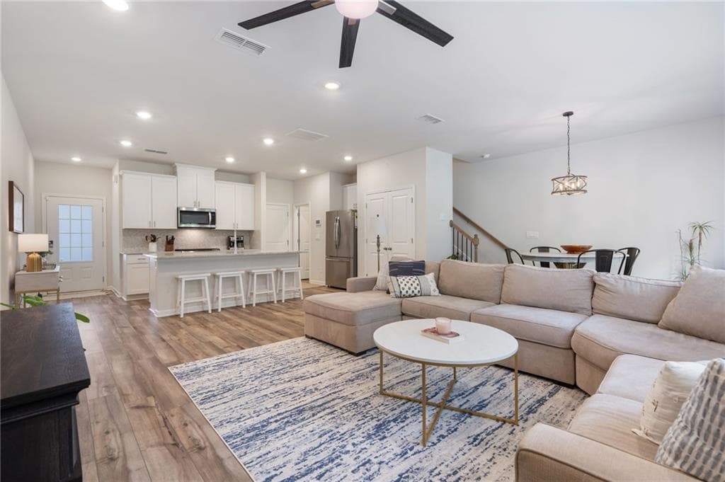 3 bedroom, 3 bathroom, 1,880 sq ft townhouse for sale at 350 Timberland Avenue, Dawsonville, GA 30534 — photo 8