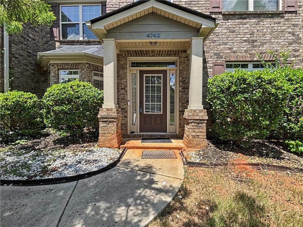 5 bedroom, 4 bathroom, 4,360 sq ft single family residence for sale at 4742 Shire Drive, Lithonia, GA 30038 — photo 3