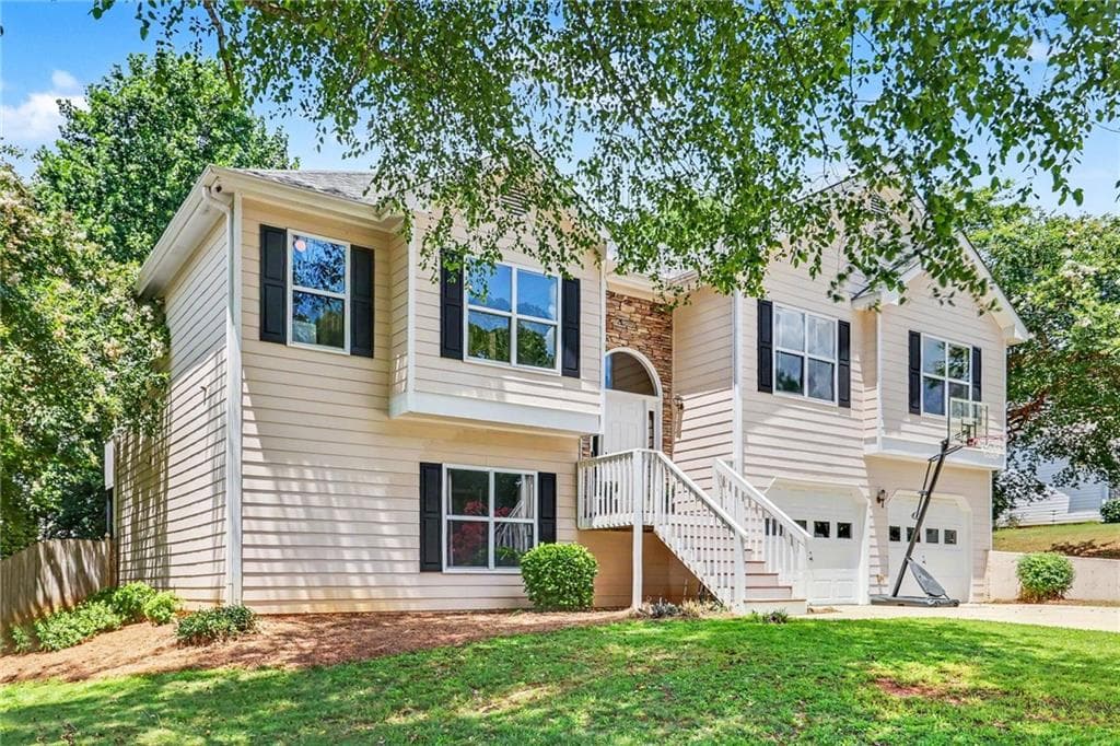 5 bedroom, 3 bathroom, 2,515 sq ft single family residence for sale at 6219 Compass Drive, Flowery Branch, GA 30542 — photo 3