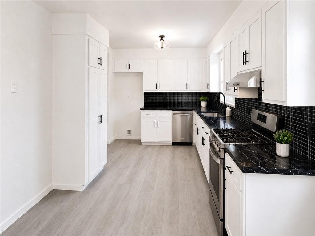 4 bedroom, 3 bathroom, 1,920 sq ft single family residence for sale at 3418 Johnson Drive, Snellville, GA 30039 — photo 4