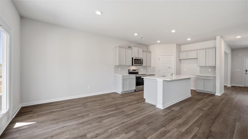 5 bedroom, 4 bathroom, 2,721 sq ft single family residence for sale at 631 Great Salt Lane, Hoschton, GA 30548 — photo 9