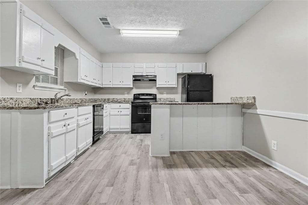 3 bedroom, 2 bathroom, 1,276 sq ft single family residence for sale at 5487 Hall Circle, Union City, GA 30291 — photo 9