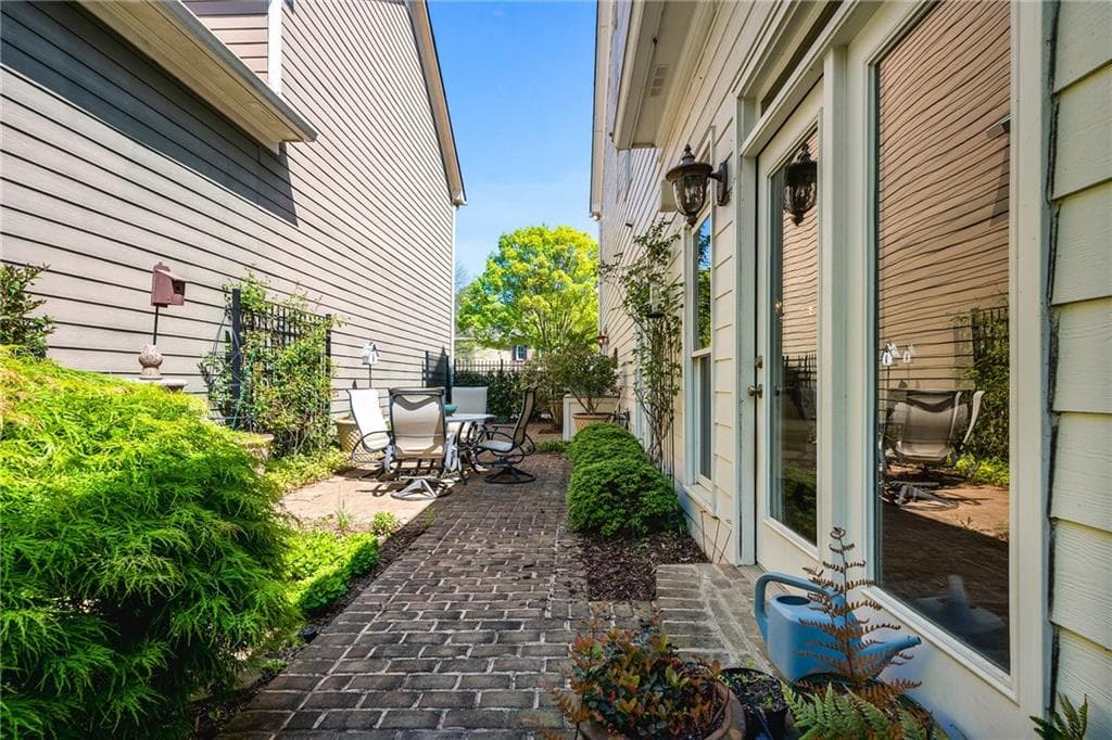 4 bedroom, 4 bathroom, 3,287 sq ft single family residence for sale at 2901 Gateland Square, Marietta, GA 30062 — photo 5