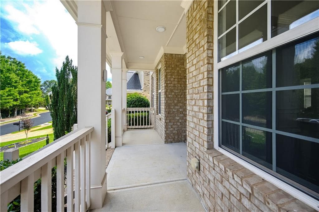 6 bedroom, 4 bathroom, 4,014 sq ft single family residence for sale at 720 Yasha Court, Alpharetta, GA 30005 — photo 3