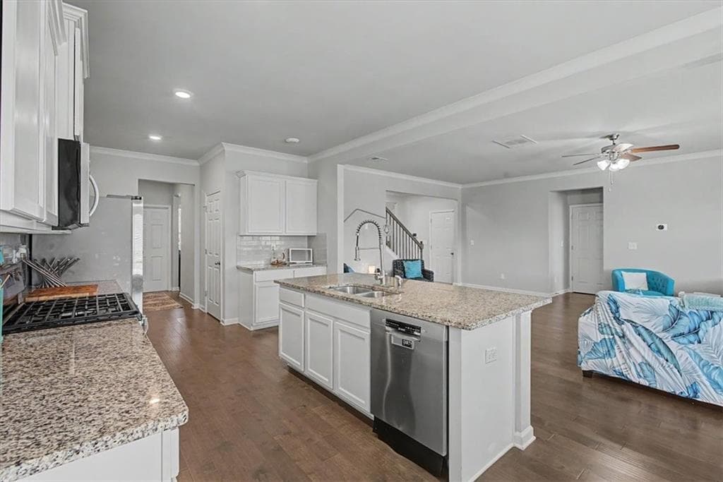 5 bedroom, 4 bathroom, 4,146 sq ft single family residence for sale at 278 Azalea Bloom Drive, Loganville, GA 30052 — photo 5