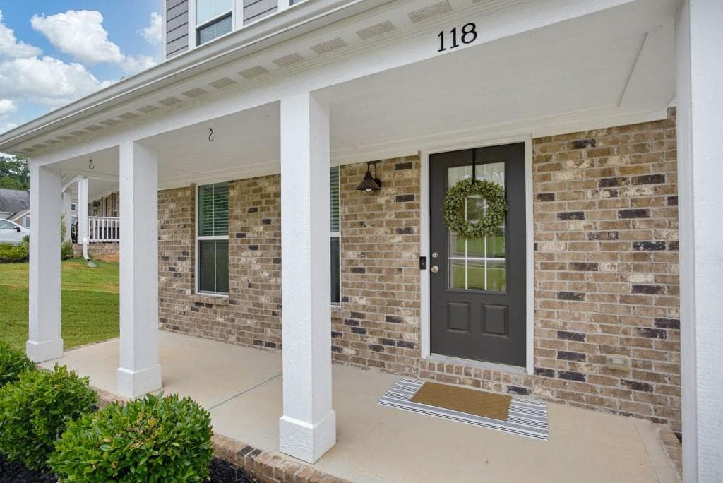 4 bedroom, 3 bathroom, 2,459 sq ft single family residence under contract at 118 Greenbrier Way, Canton, GA 30114 — photo 3
