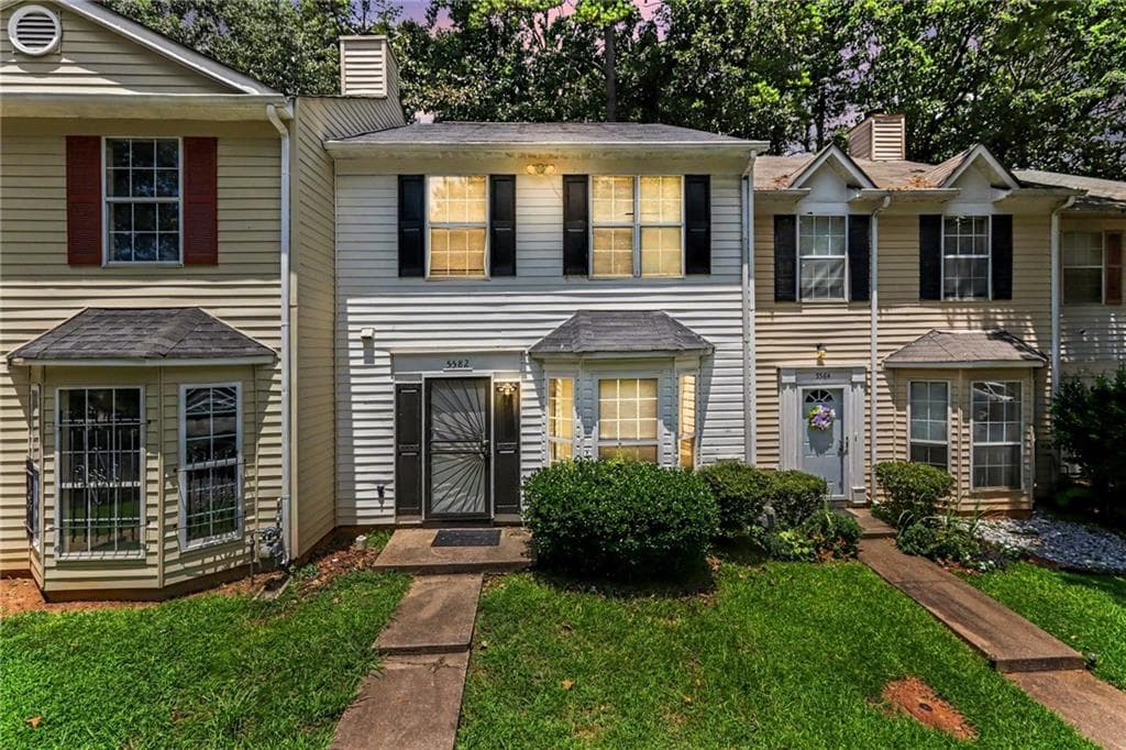 2 bedroom, 3 bathroom townhouse for rent at 5582 Stonington Trace Parkway, Stone Mountain, GA 30087 for $1,650 a month
