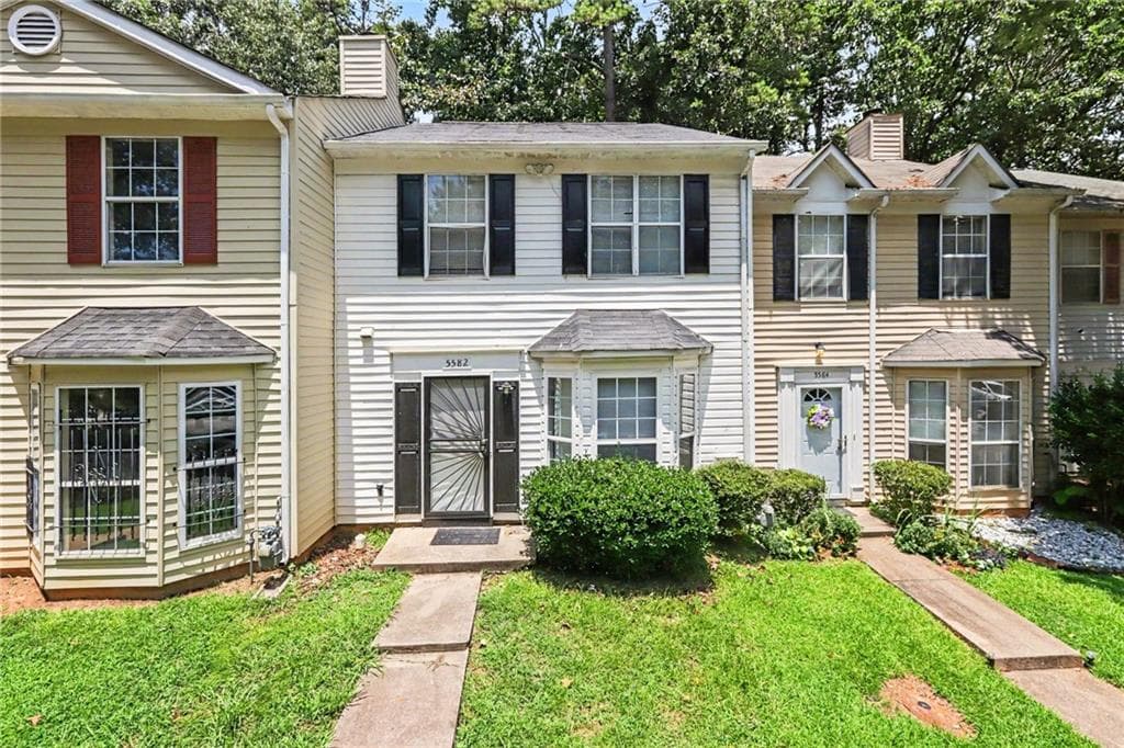 2 bedroom, 3 bathroom townhouse for rent at 5582 Stonington Trace Parkway, Stone Mountain, GA 30087 for $1,650 a month — photo 2